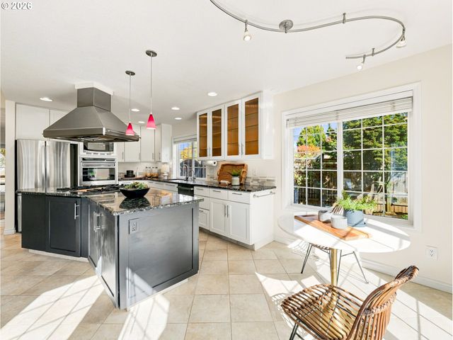 28620 Sw CRESTWOOD Dr, Wilsonville, OR 97070