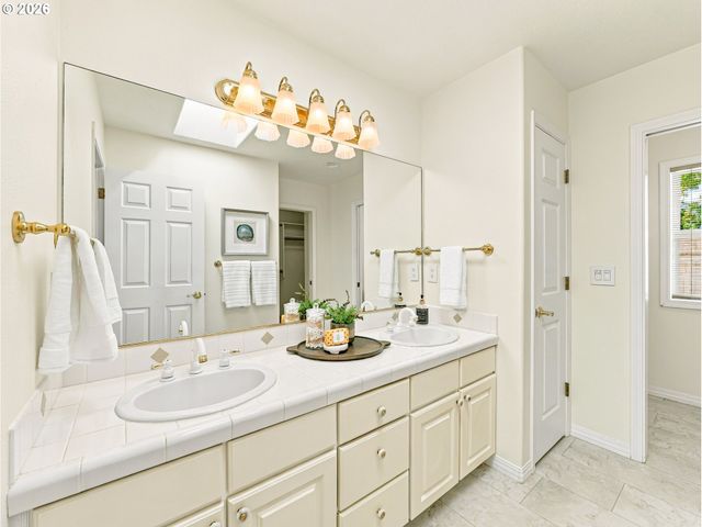 28620 Sw CRESTWOOD Dr, Wilsonville, OR 97070