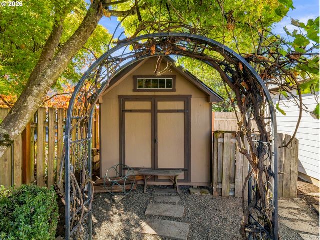 28620 Sw CRESTWOOD Dr, Wilsonville, OR 97070