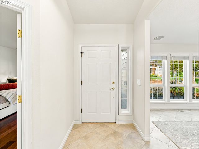 28620 Sw CRESTWOOD Dr, Wilsonville, OR 97070