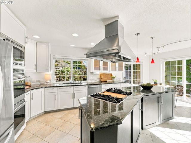 28620 Sw CRESTWOOD Dr, Wilsonville, OR 97070