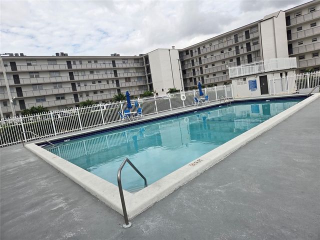 14155 SW 87th St E202, Miami, FL 33183