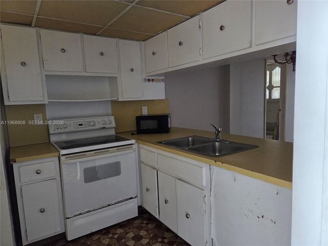 14155 SW 87th St E202, Miami, FL 33183