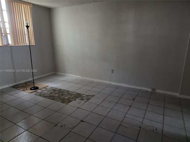 14155 SW 87th St E202, Miami, FL 33183