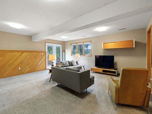 2900 Virginia Place, Des Moines, IA 50321