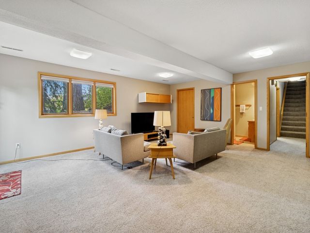 2900 Virginia Place, Des Moines, IA 50321