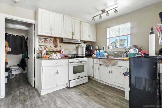 4096 Epsilon St., San Diego, CA 92113