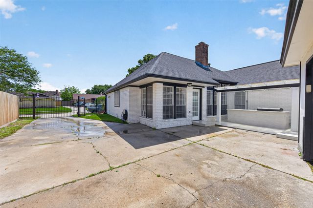 5915 Sean Court, Humble, TX 77346