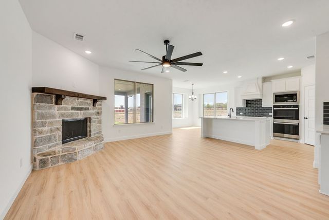 7006 Lilly Lane, Sanger, TX 76266