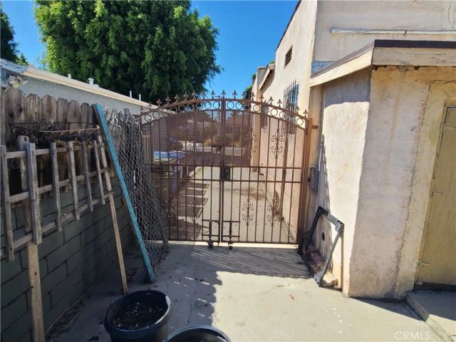 2016 Thurman Avenue, Los Angeles, CA 90016