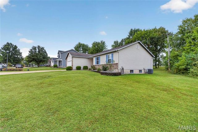 1683 Oakwood Drive, O'fallon, MO 63366