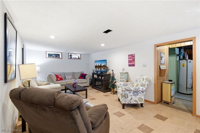 2212 Larchmont Drive, Wickliffe, OH 44092