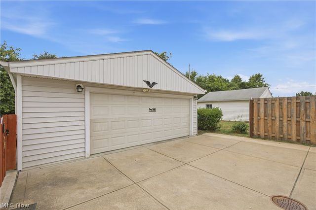 2212 Larchmont Drive, Wickliffe, OH 44092