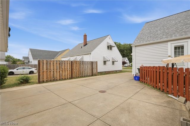 2212 Larchmont Drive, Wickliffe, OH 44092