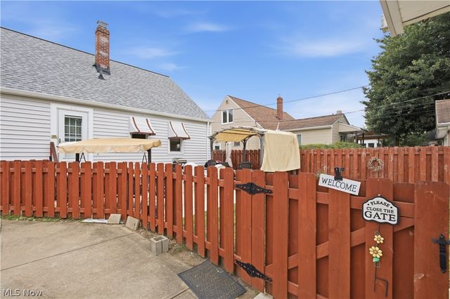 2212 Larchmont Drive, Wickliffe, OH 44092