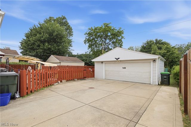 2212 Larchmont Drive, Wickliffe, OH 44092