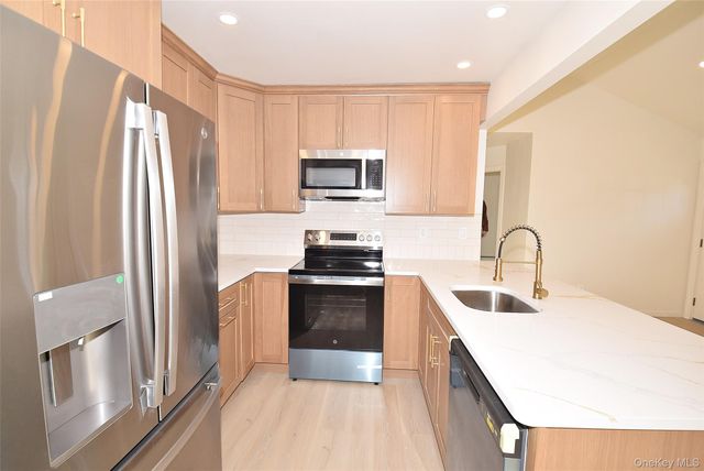 371 Oceanside Street, Islip Terrace, NY 11752