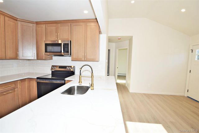 371 Oceanside Street, Islip Terrace, NY 11752