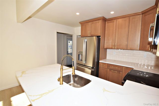 371 Oceanside Street, Islip Terrace, NY 11752