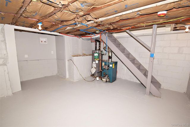 371 Oceanside Street, Islip Terrace, NY 11752