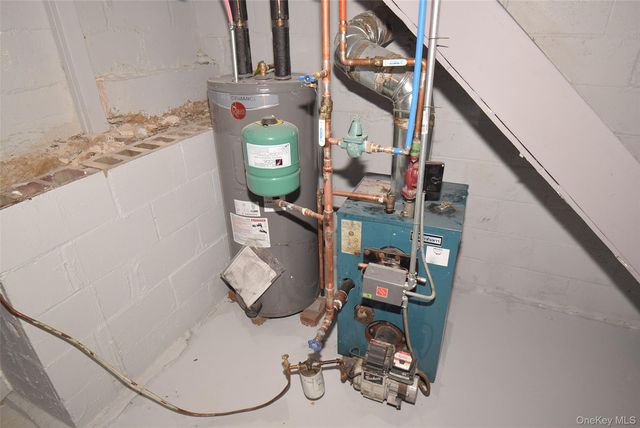 371 Oceanside Street, Islip Terrace, NY 11752