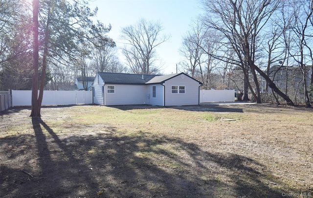 371 Oceanside Street, Islip Terrace, NY 11752