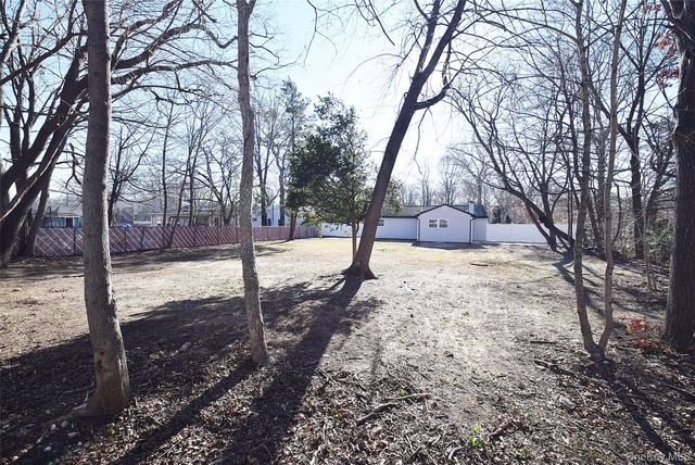 371 Oceanside Street, Islip Terrace, NY 11752