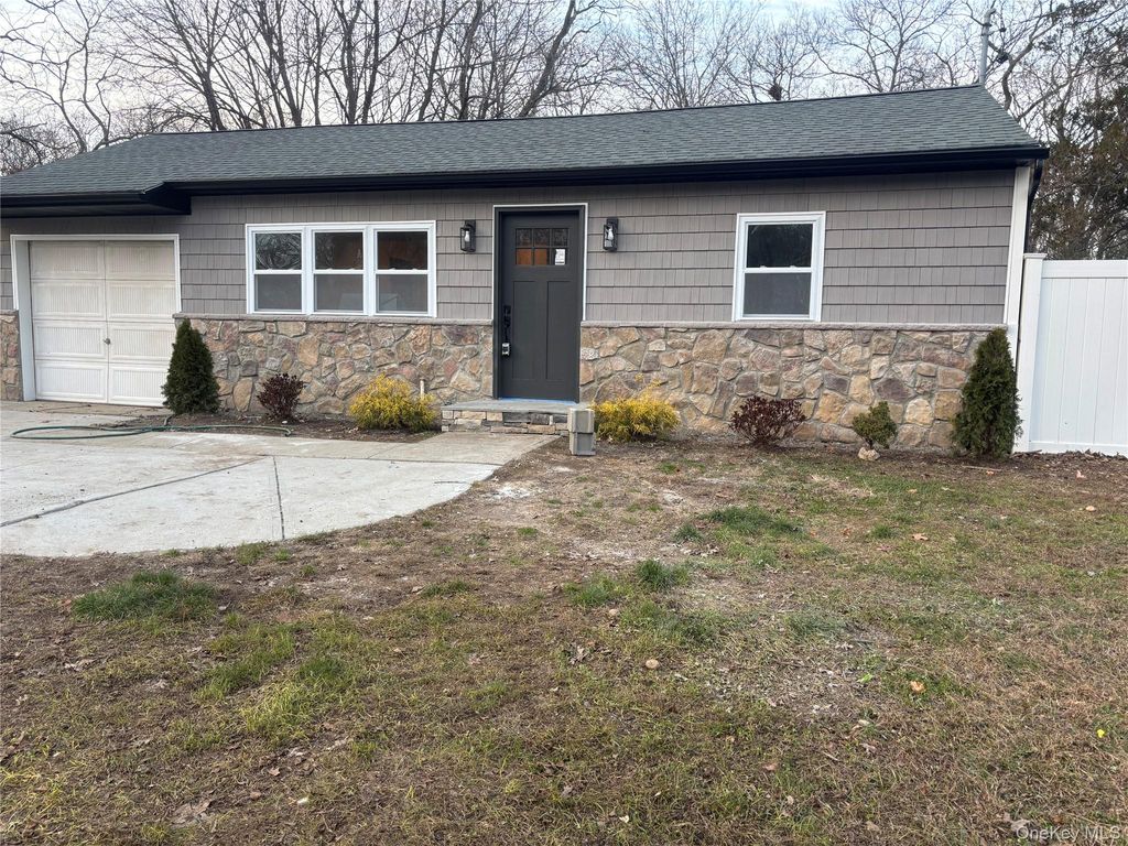 371 Oceanside Street, Islip Terrace, NY 11752