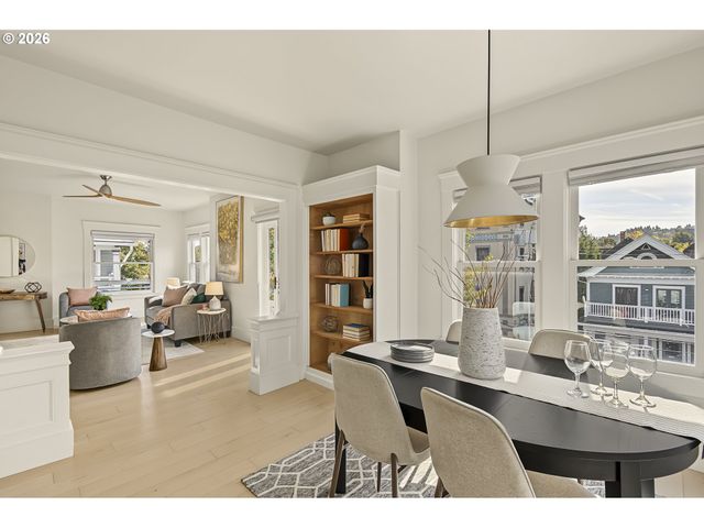 2127 Nw IRVING St 301, Portland, OR 97210