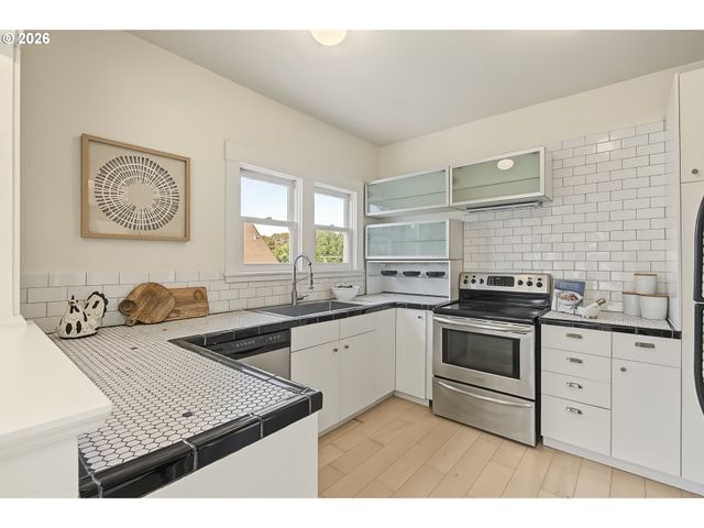 2127 Nw IRVING St 301, Portland, OR 97210