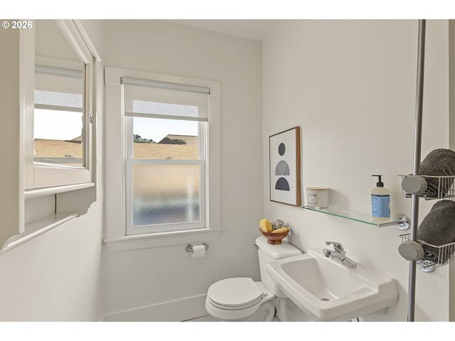 2127 Nw IRVING St 301, Portland, OR 97210