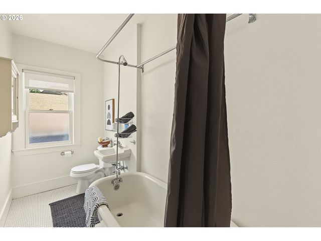 2127 Nw IRVING St 301, Portland, OR 97210