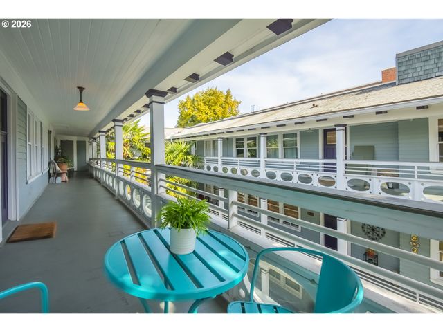 2127 Nw IRVING St 301, Portland, OR 97210