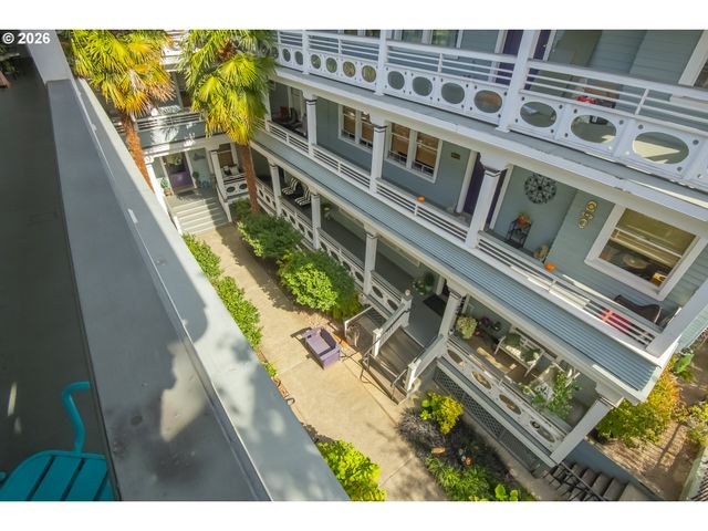 2127 Nw IRVING St 301, Portland, OR 97210