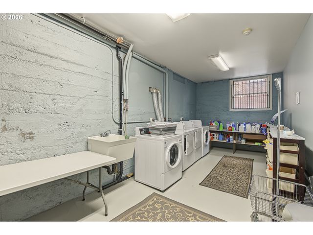 2127 Nw IRVING St 301, Portland, OR 97210