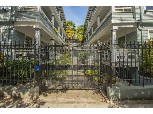 2127 Nw IRVING St 301, Portland, OR 97210