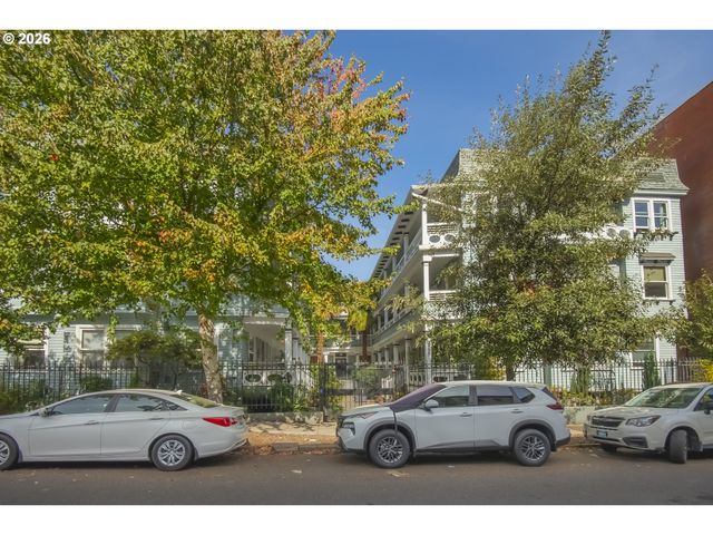 2127 Nw IRVING St 301, Portland, OR 97210