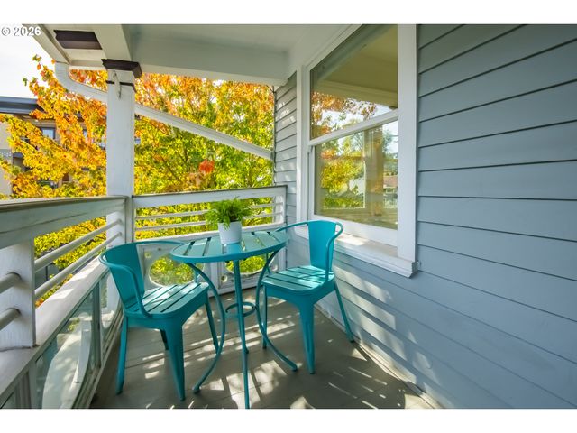 2127 Nw IRVING St 301, Portland, OR 97210