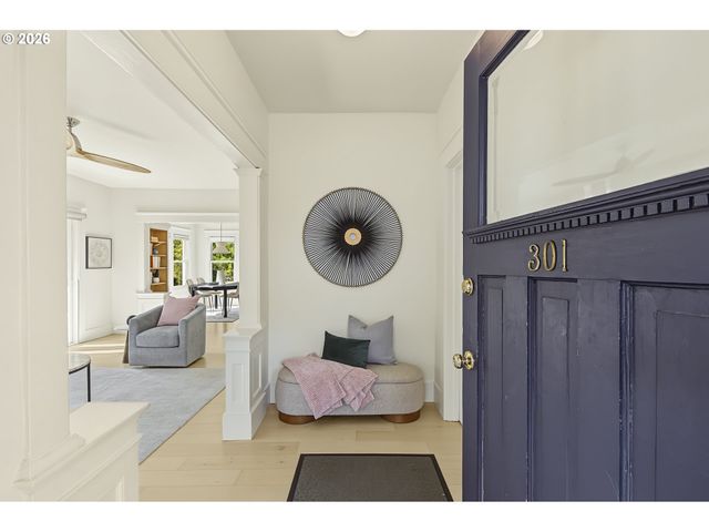 2127 Nw IRVING St 301, Portland, OR 97210