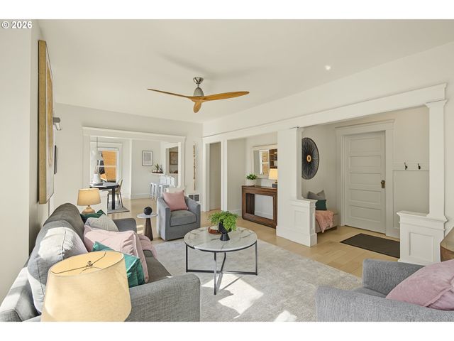 2127 Nw IRVING St 301, Portland, OR 97210