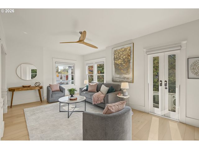 2127 Nw IRVING St 301, Portland, OR 97210