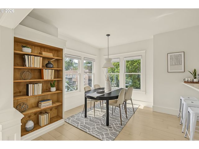 2127 Nw IRVING St 301, Portland, OR 97210