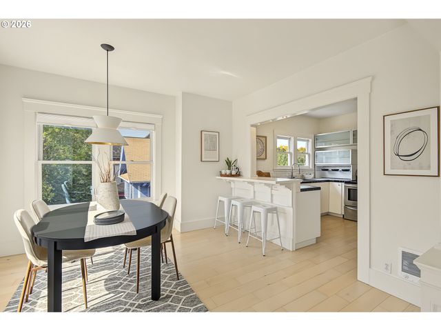 2127 Nw IRVING St 301, Portland, OR 97210