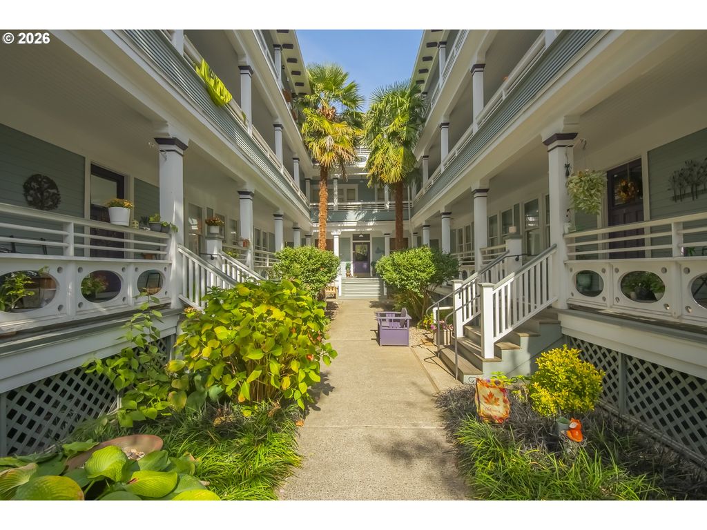 2127 Nw IRVING St 301, Portland, OR 97210