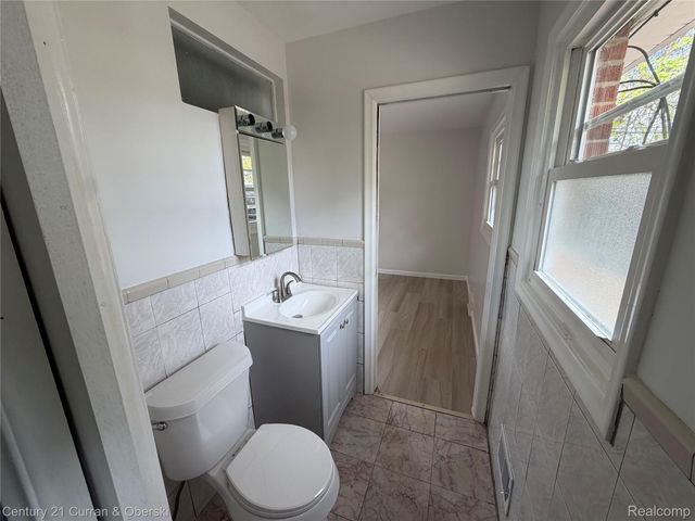 20700 Whitlock Drive, Dearborn Heights, MI 48127
