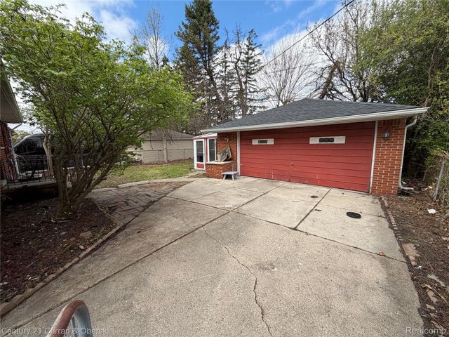 20700 Whitlock Drive, Dearborn Heights, MI 48127