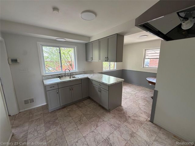 20700 Whitlock Drive, Dearborn Heights, MI 48127