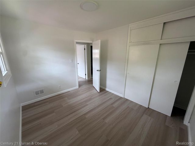 20700 Whitlock Drive, Dearborn Heights, MI 48127