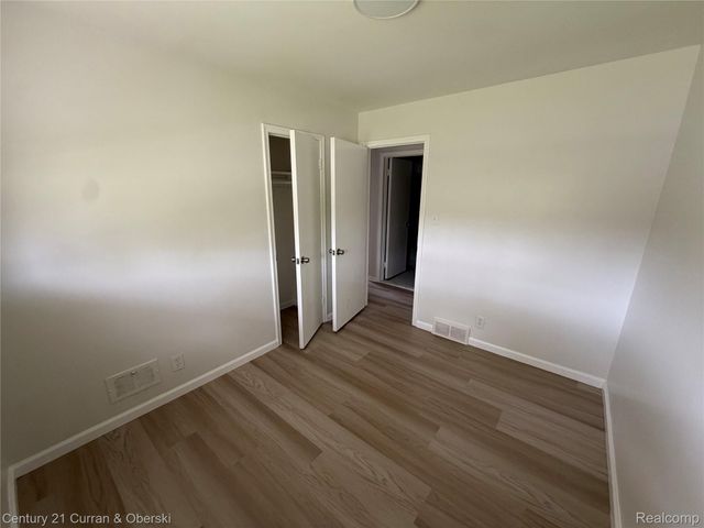 20700 Whitlock Drive, Dearborn Heights, MI 48127