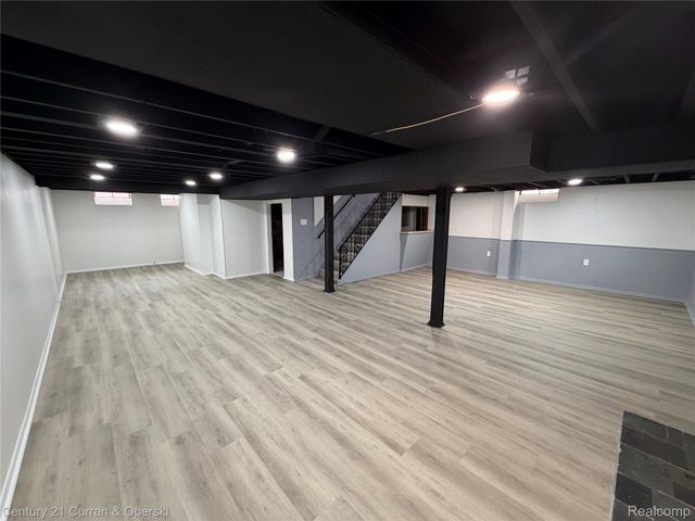20700 Whitlock Drive, Dearborn Heights, MI 48127